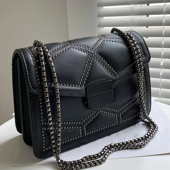 ❤️STUDDED SILVER CHAIN SHOULDER OR CROSSBODY BAG - Picture 1 of 7